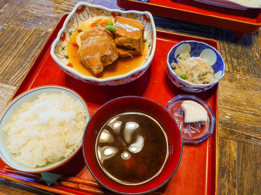 カフェ鐵馬厩の角煮定食