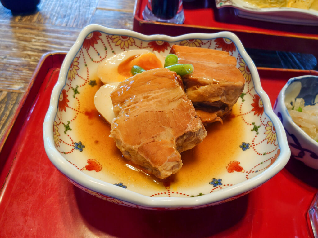 カフェ鐵馬厩の角煮定食