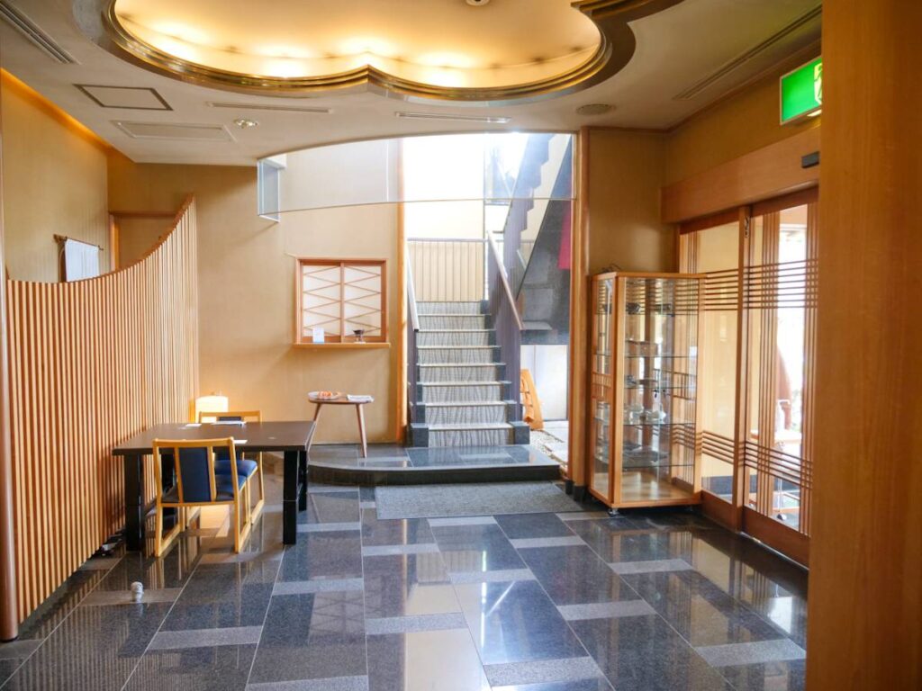地焼うなぎ ひらさわ店内