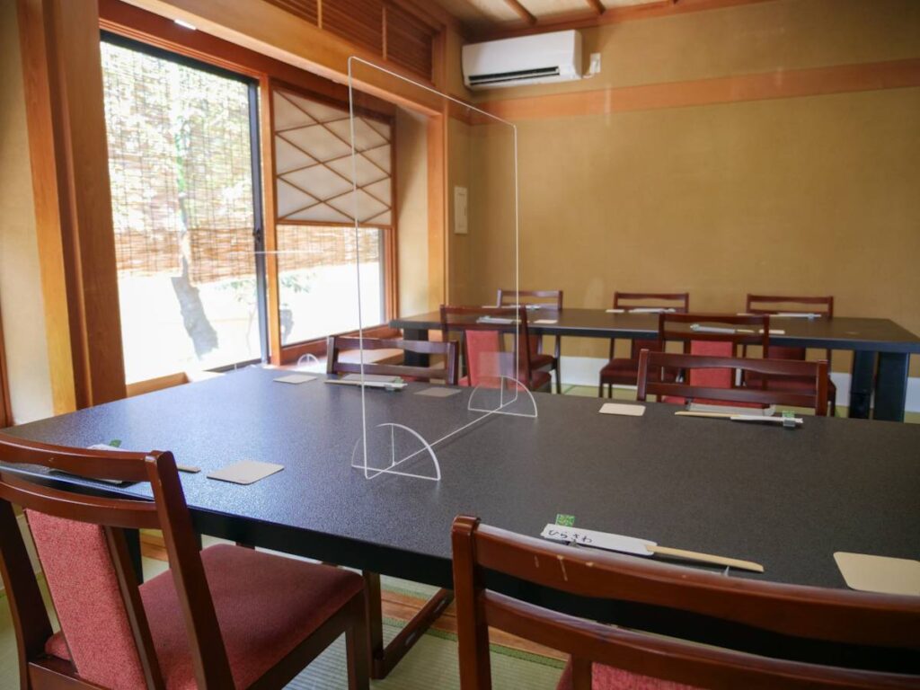 地焼うなぎ ひらさわ店内