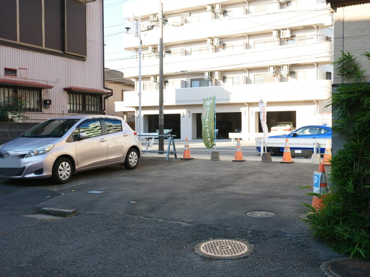 飯田コンニャク店向かい側の駐車スペース