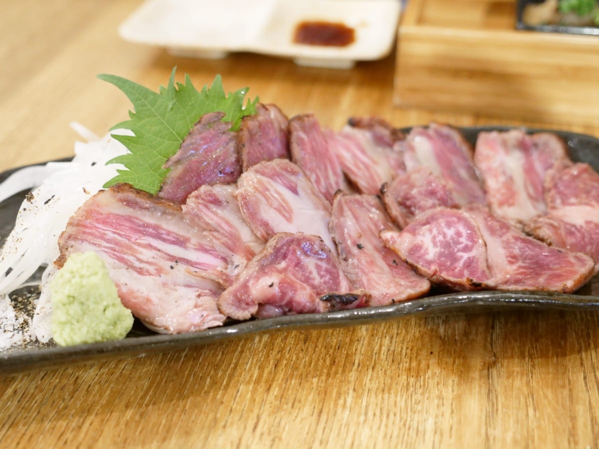 瀬戸内鮮魚と串焼き UZU 黒毛和牛A5ランク内モモ肉タタキ
