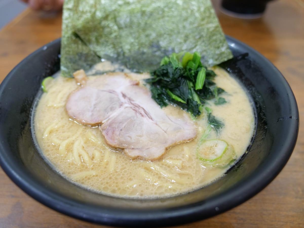 横浜家系ラーメン 濃厚家　定番ラーメン