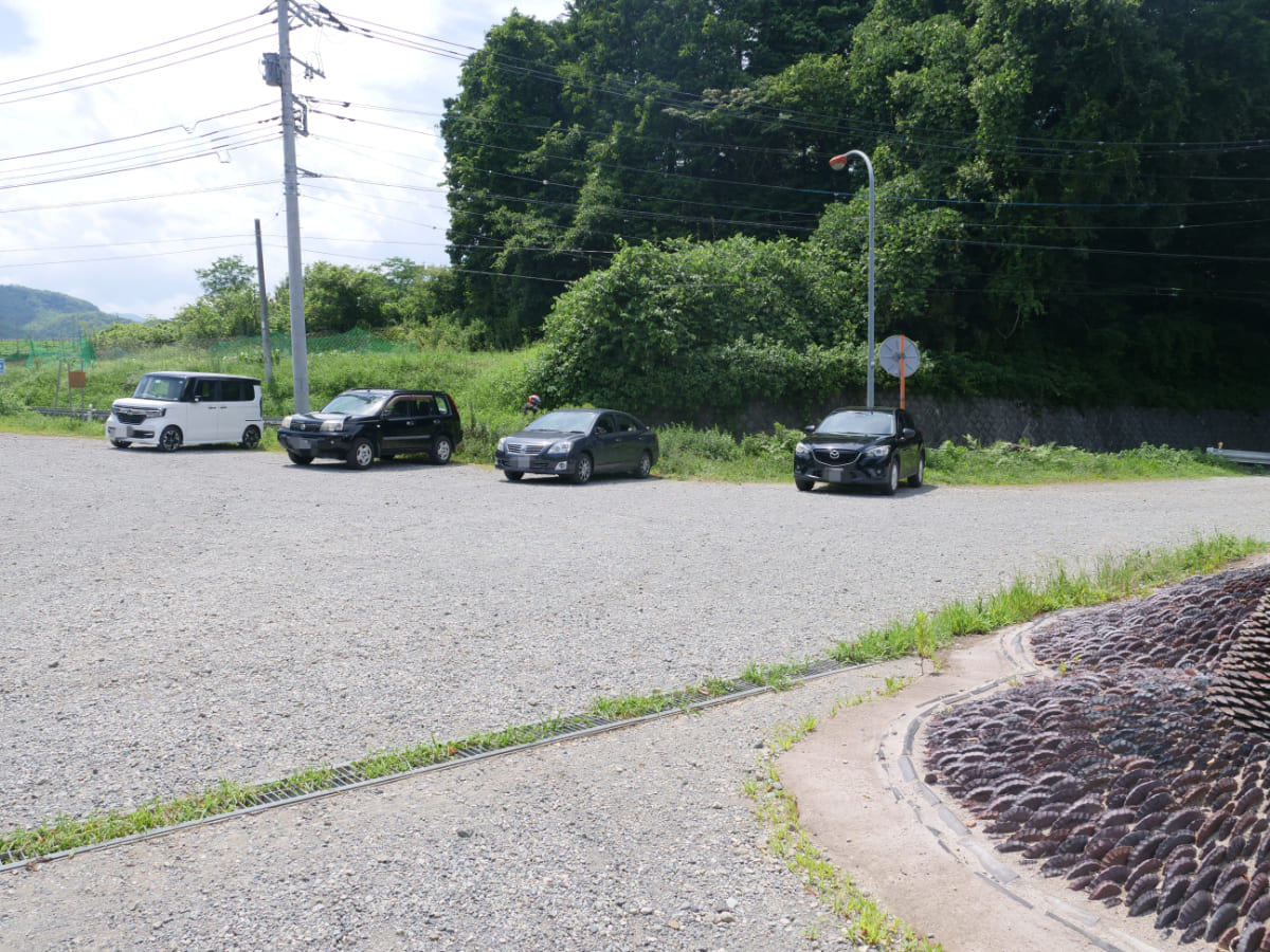 藤野倶楽部 百笑の台所駐車場