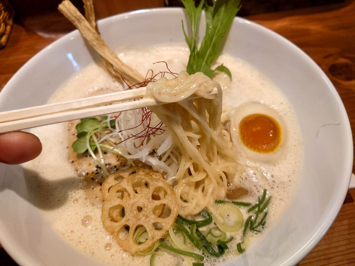 ふじ門製麺　豚だしらーめんの細麺02