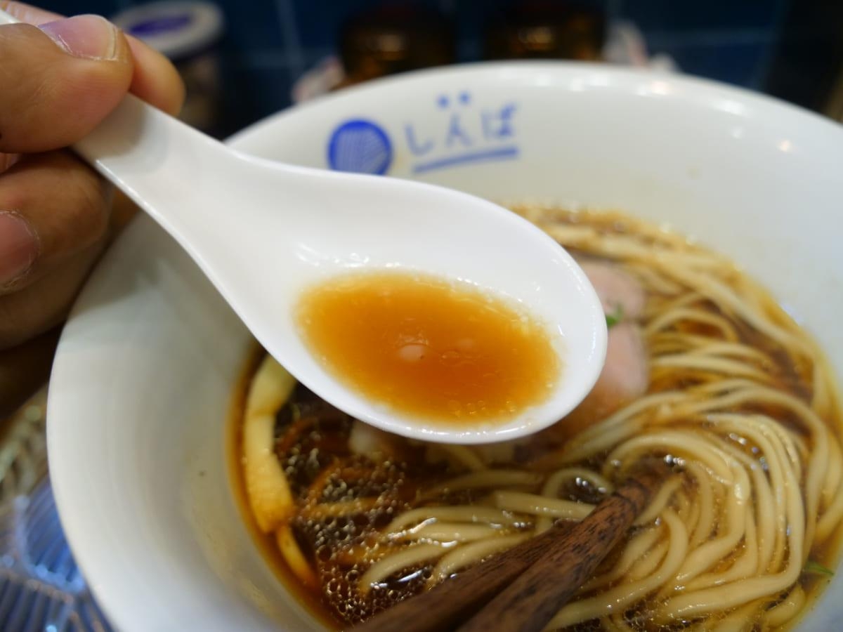 湘南 しんば　醤油らぁ麺のスープ