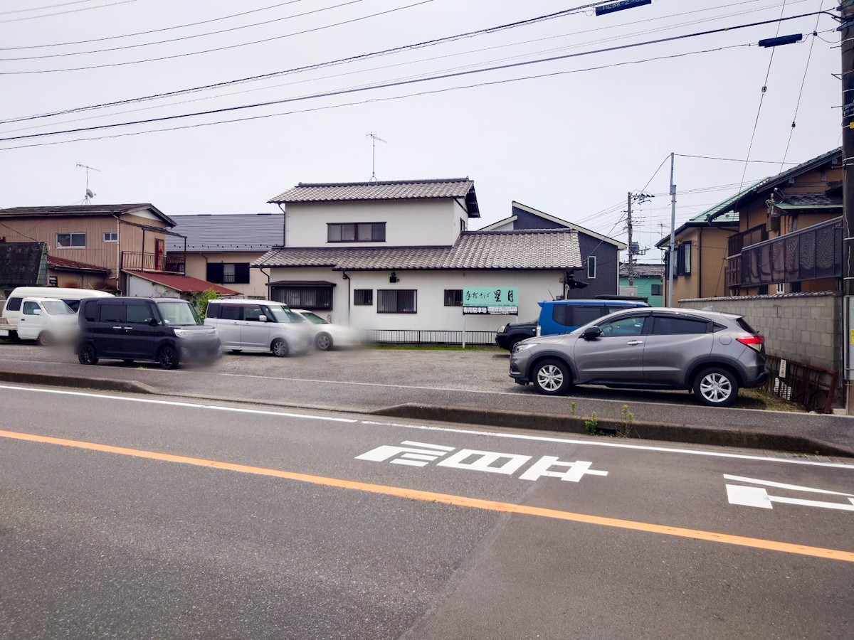 星月　駐車場