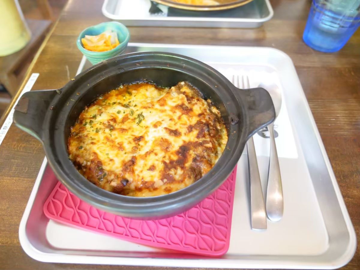 カルガモテラス　半熟卵の焼きチーズカリー