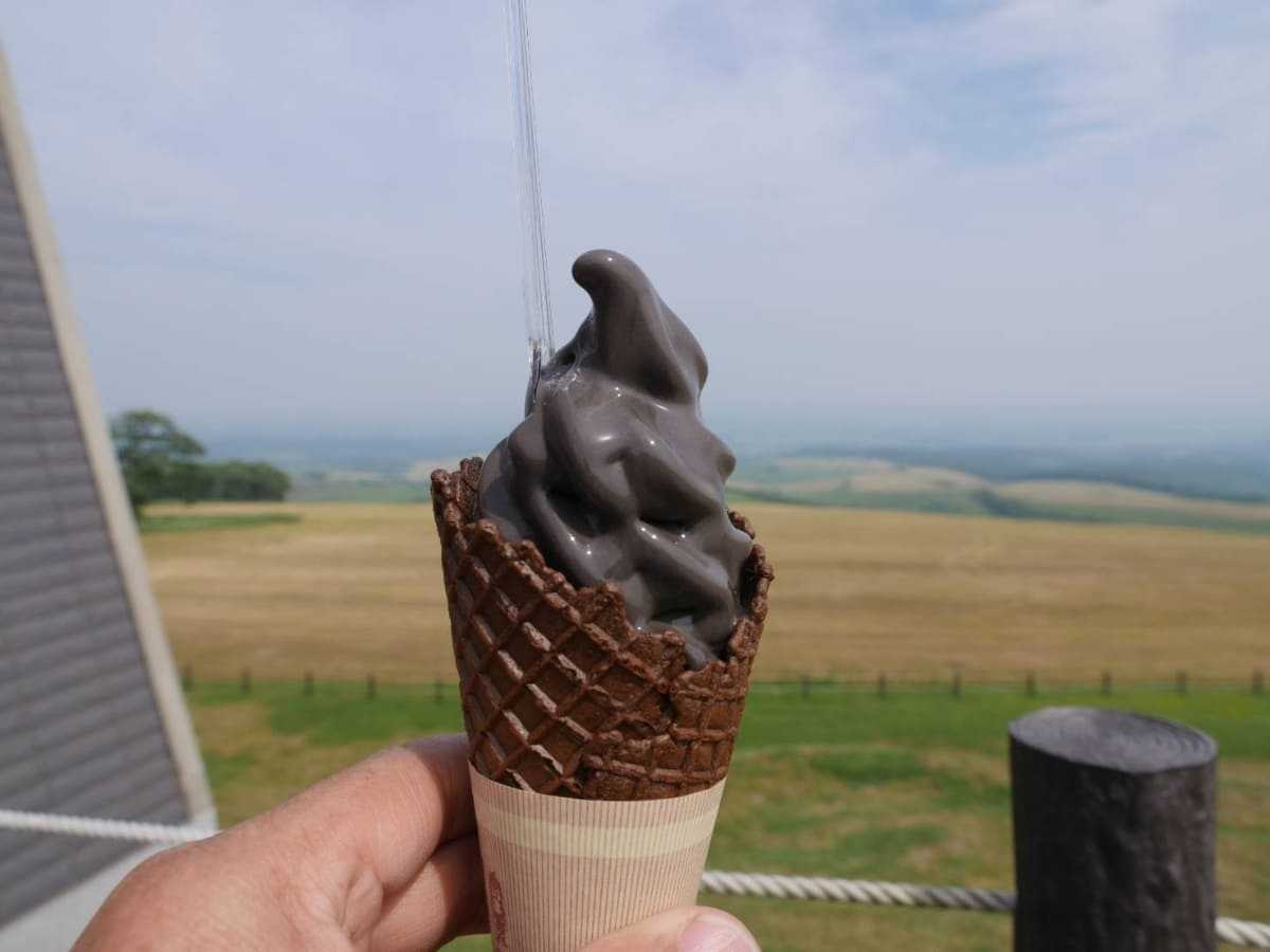 ナイタイテラス　ソフトクリーム（くろ）