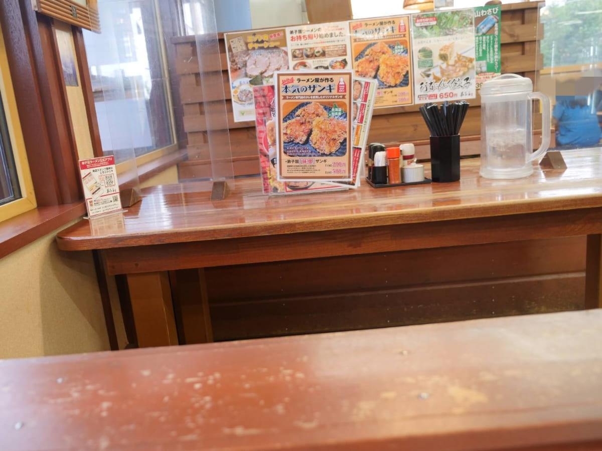 弟子屈ラーメン 弟子屈総本店 テーブル席
