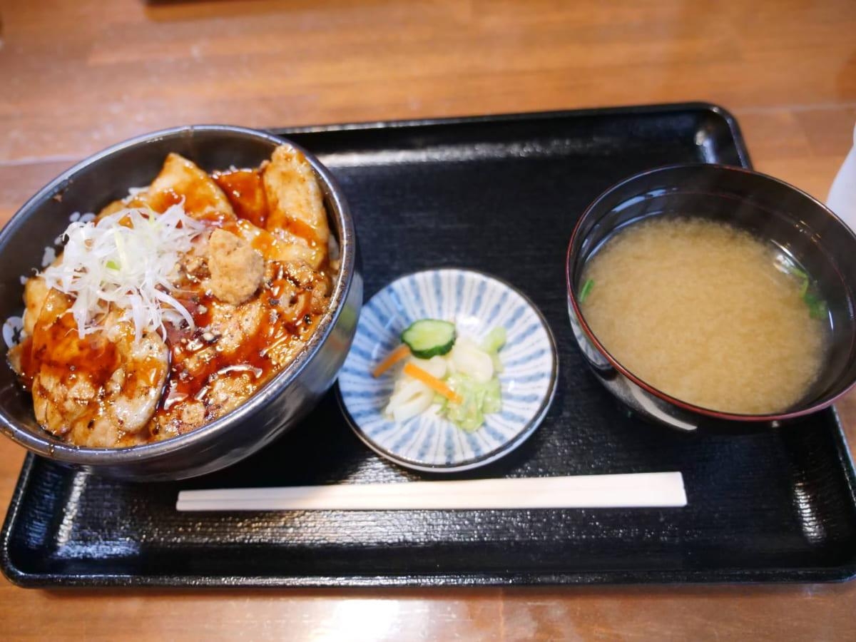 くまうし-弟子屈本店 豚丼(バラ)