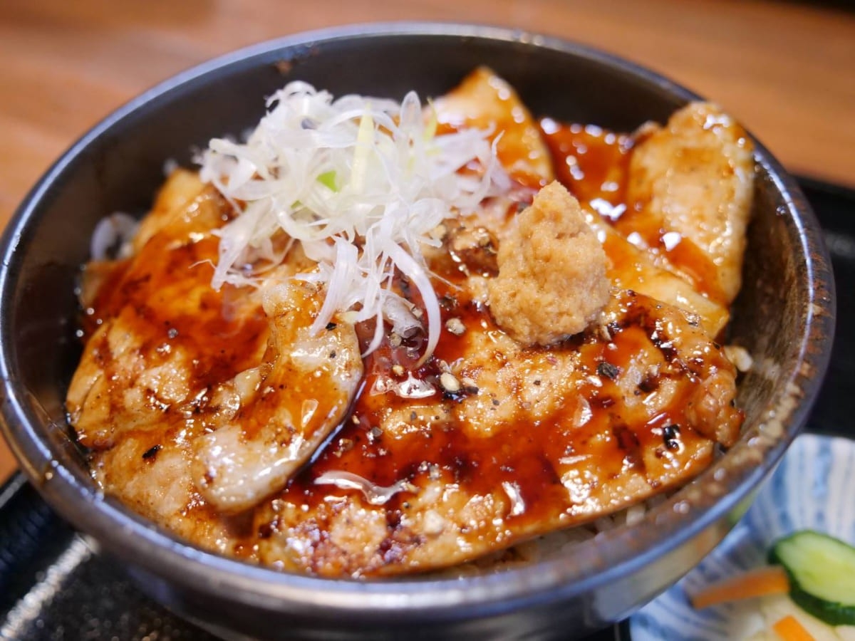 くまうし-弟子屈本店 豚丼(バラ)アップ画像