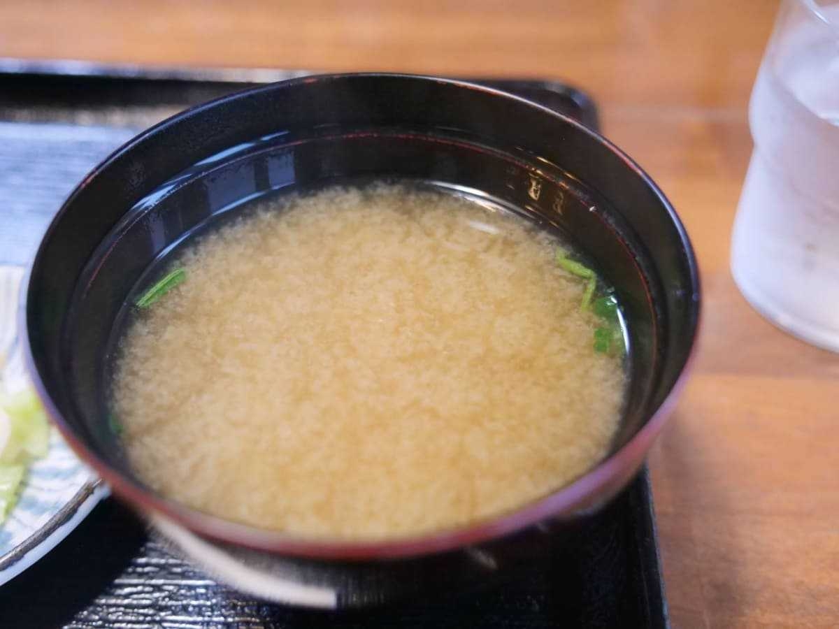 くまうし-弟子屈本店 付け合わせの味噌汁