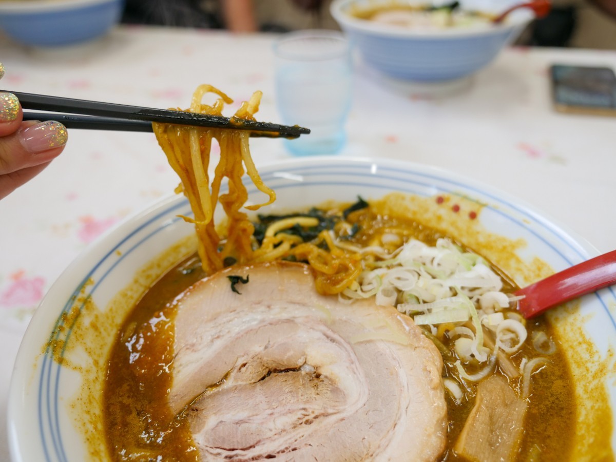カレーらーめんじぇんとる麺-弥生店　カレーラーメン　アップ画像