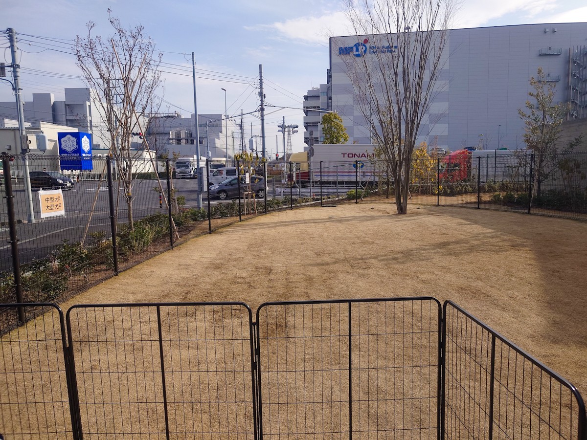 EINS-PARK-U-BASE-海⽼名店 屋外のドッグランスペース