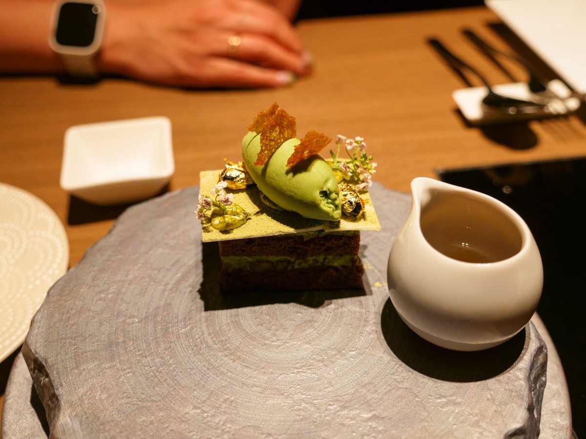 鉄板・しゃぶしゃぶ樹木〜juju〜 宇治抹茶のガトーとアイスクリーム黒糖のムス