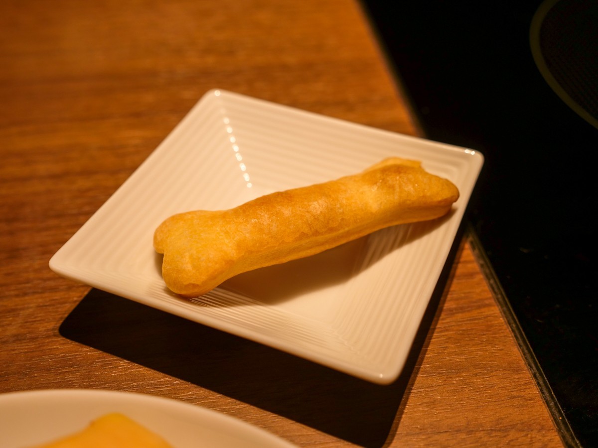 鉄板・しゃぶしゃぶ樹木〜juju〜　骨の形のお菓子