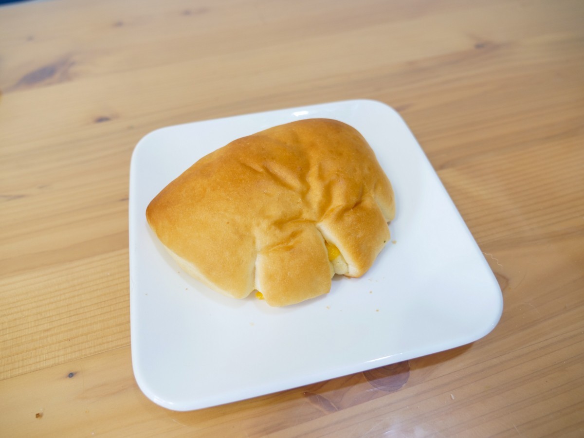 necotaBAKERY　クリームパン