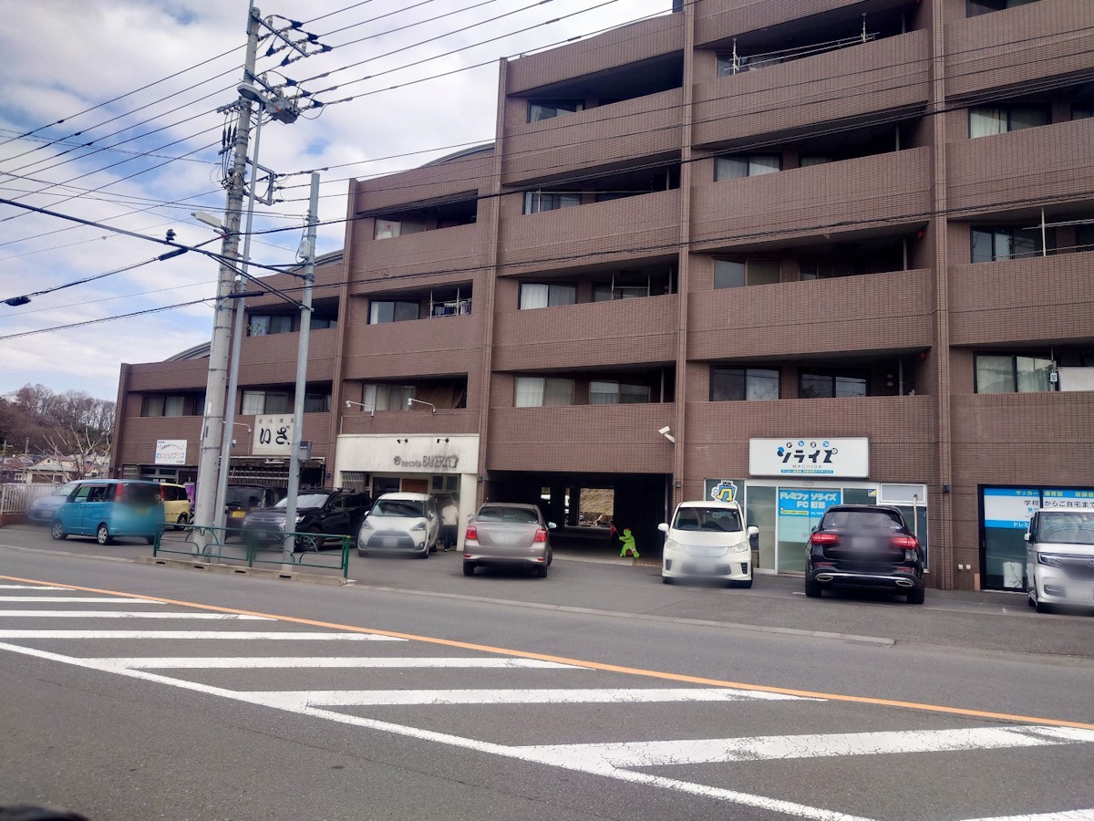 necotaBAKERY　遠目からの外観