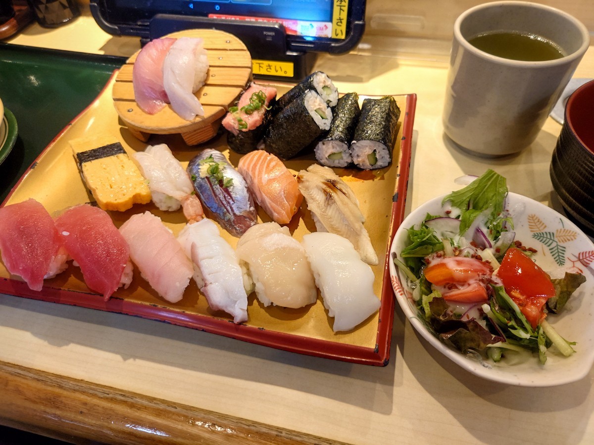 江戸前回転寿司 海鮮問屋ふじ丸 伊勢原店　たらふく握りランチ
