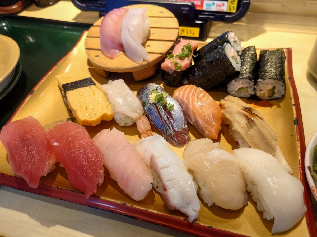 江戸前回転寿司 海鮮問屋ふじ丸 伊勢原店　たらふく握りランチ　寿司部分のアップ画像