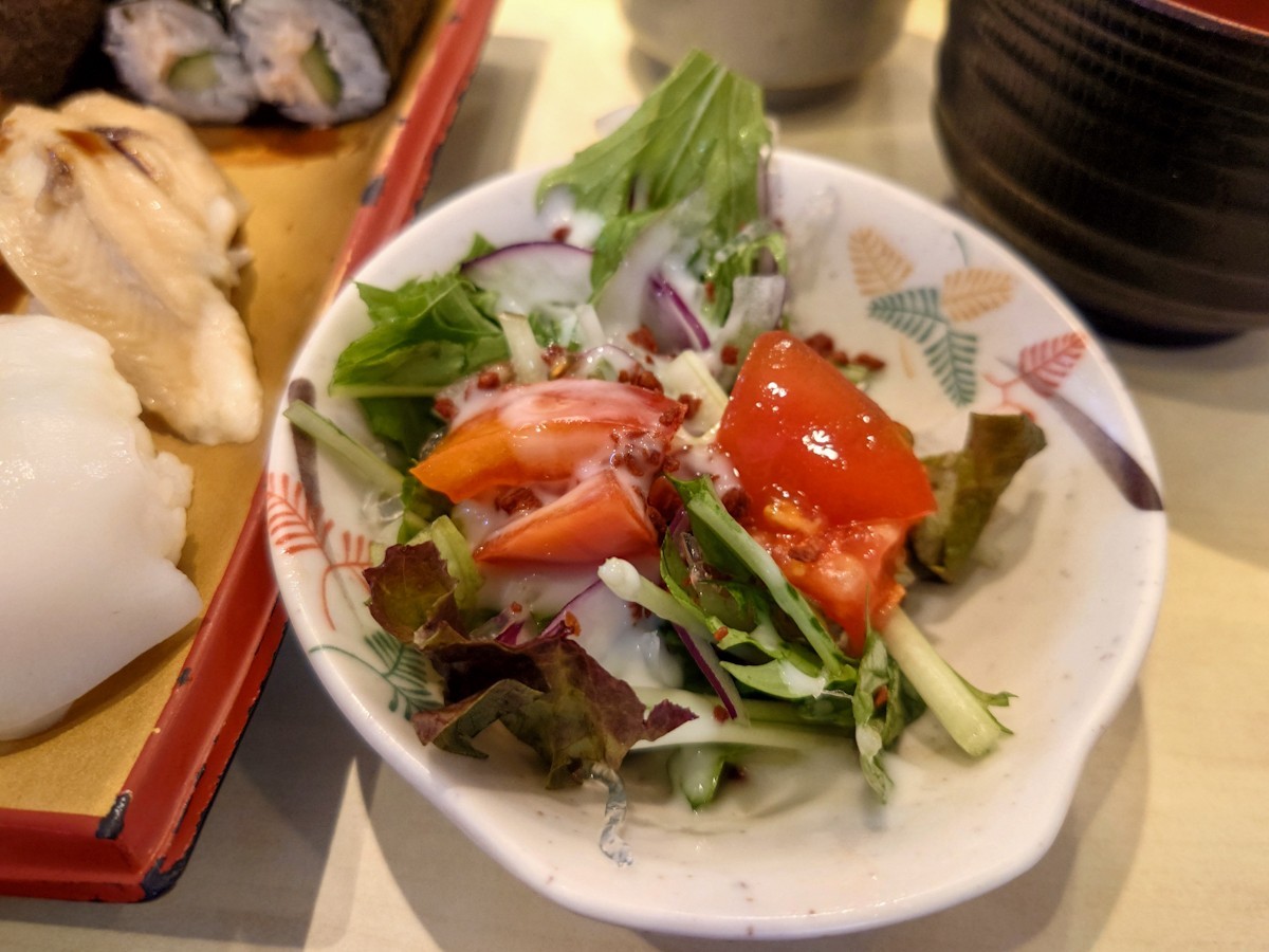 江戸前回転寿司 海鮮問屋ふじ丸 伊勢原店　たらふく握りランチの付け合わせサラダ