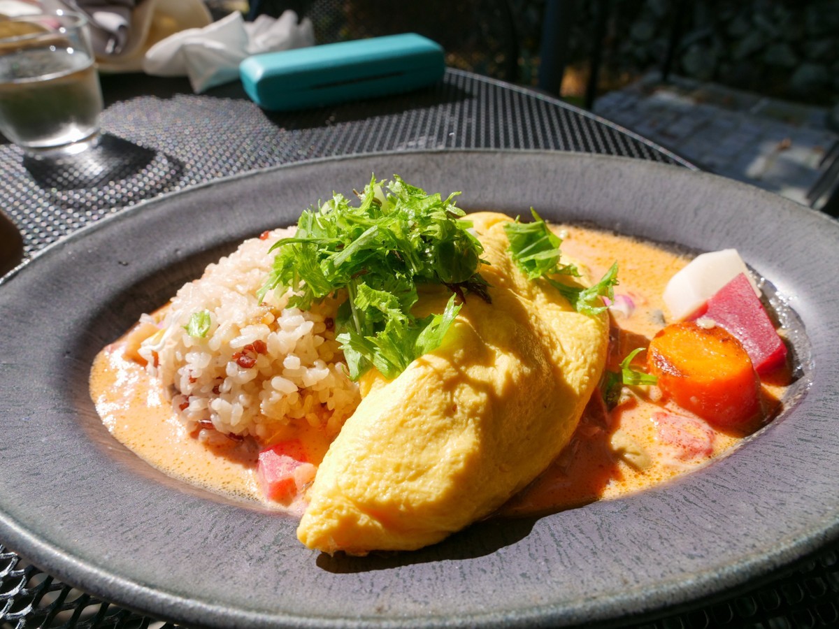 カフェレストラン ふじもと　日光湯葉のオムレツライス