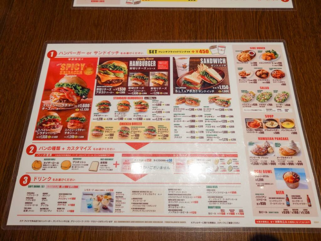 クア・アイナ海老名店のメニュー表(バーガー・サンド・サイド・ドリンク)
