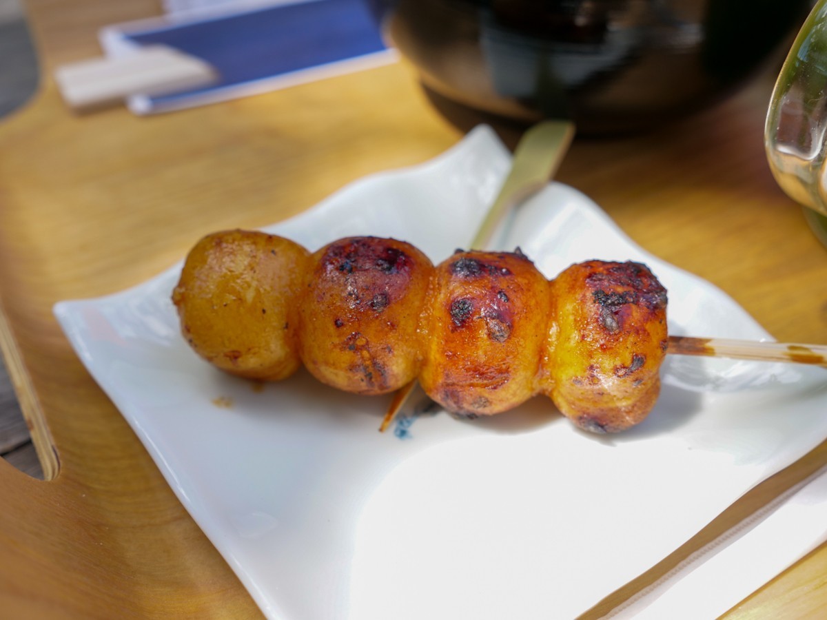 んごカフェかえる亭御代田 しょうゆだんご