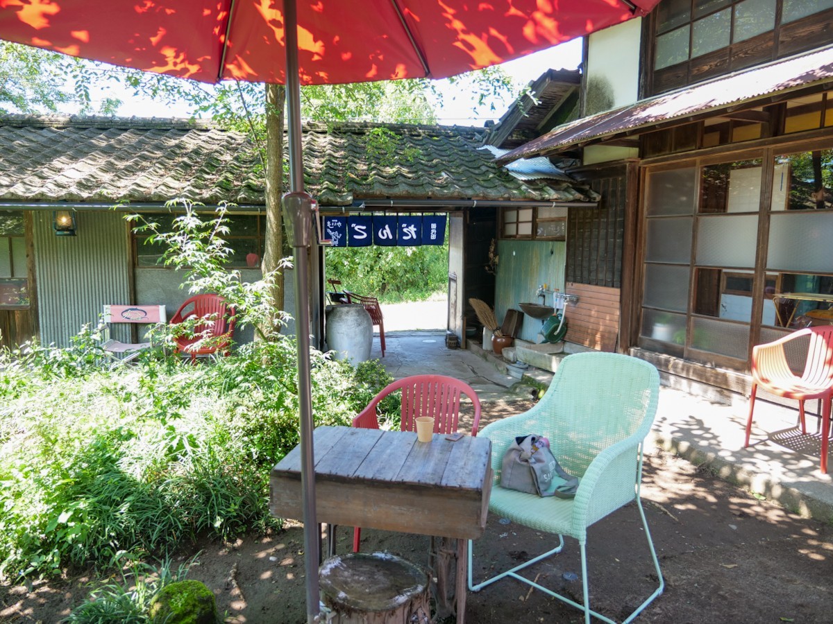 んごカフェかえる亭御代田 敷地内のテラス席