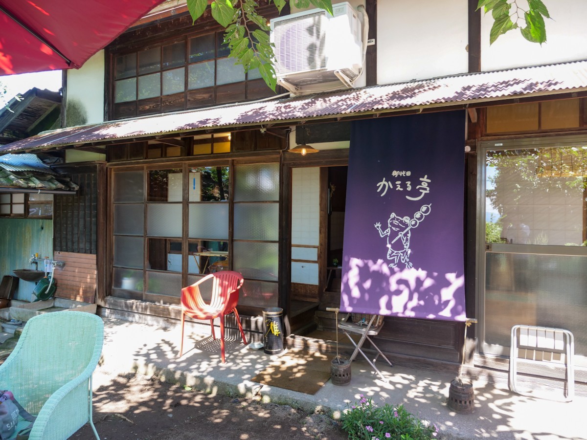 んごカフェかえる亭御代田 入り口
