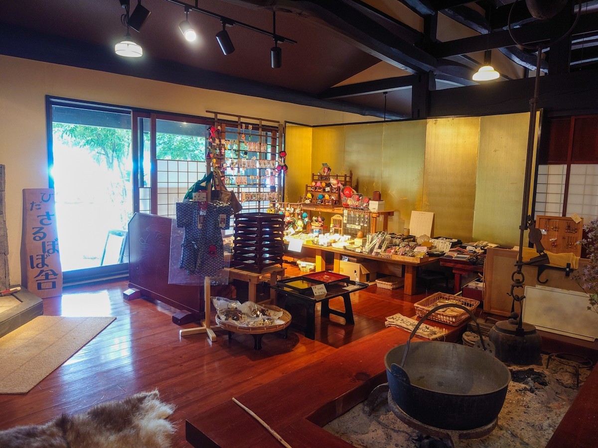 自然薯 茶茶 じねんのむら 飛騨高山店　内観