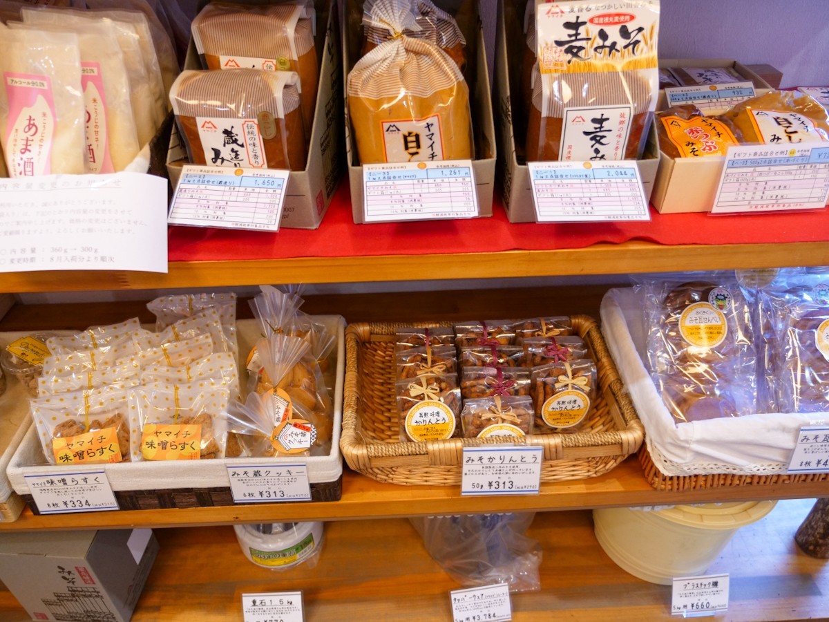 ヤマイチ味噌　商品棚
