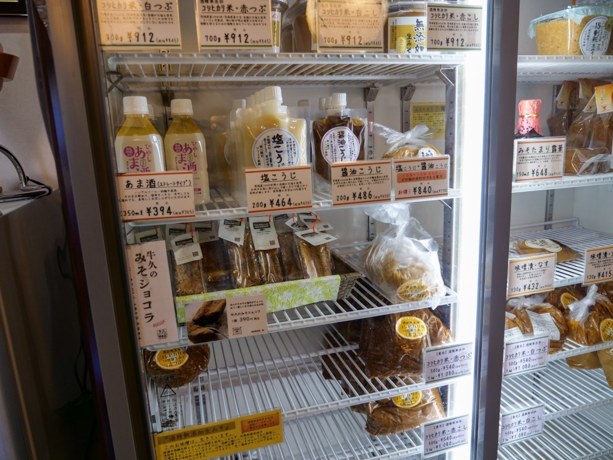 ヤマイチ味噌　冷蔵庫の中の商品