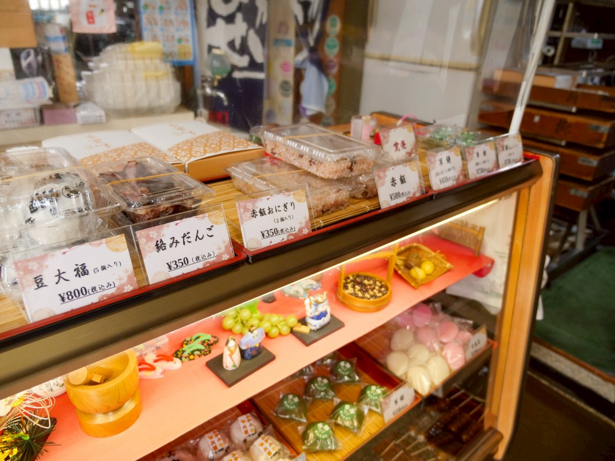 御菓子処 青柳 店内の商品棚②