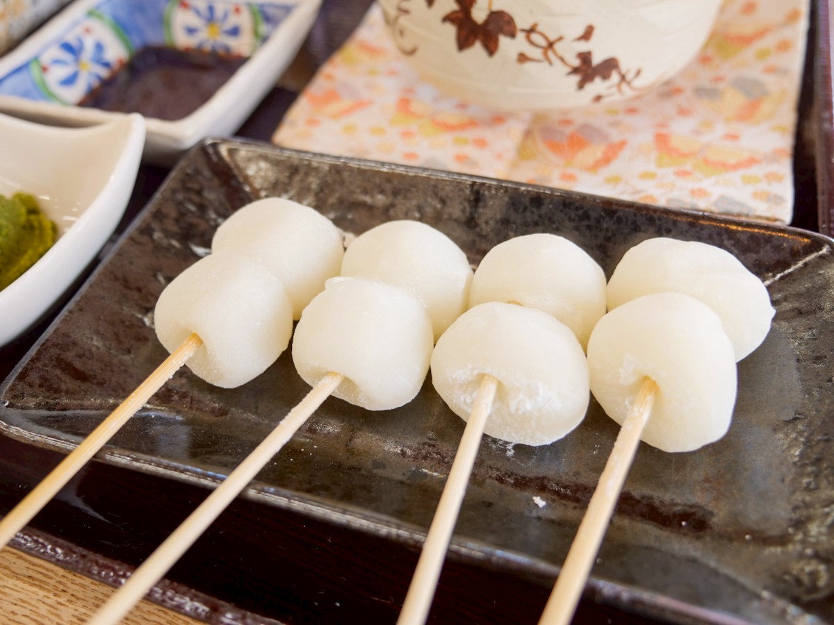 昌栄堂 一笑庵 お抹茶セットの団子