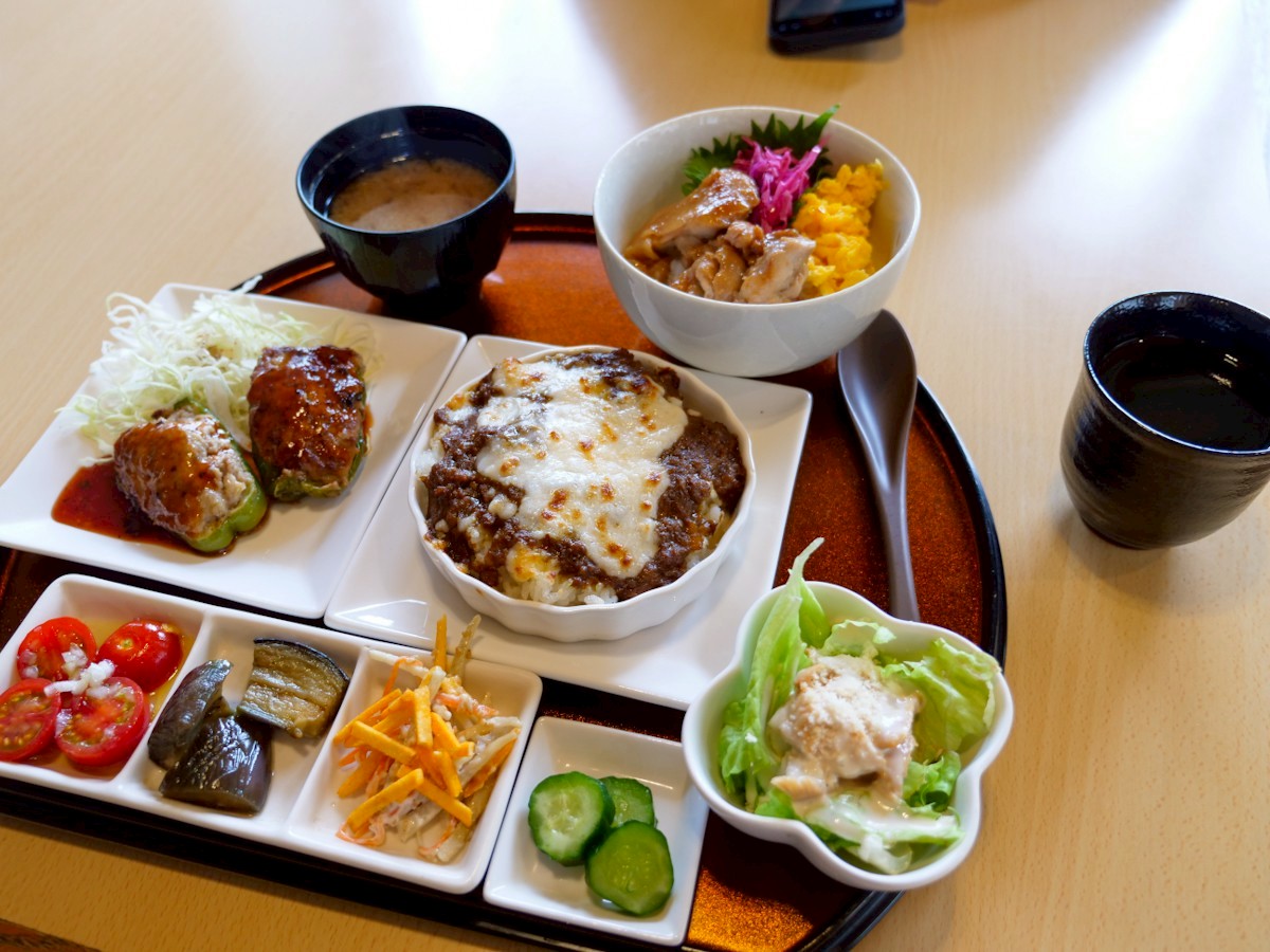 あじっこ　焼きチーズカレー＋とりてりやき丼＋肉詰めピーマン