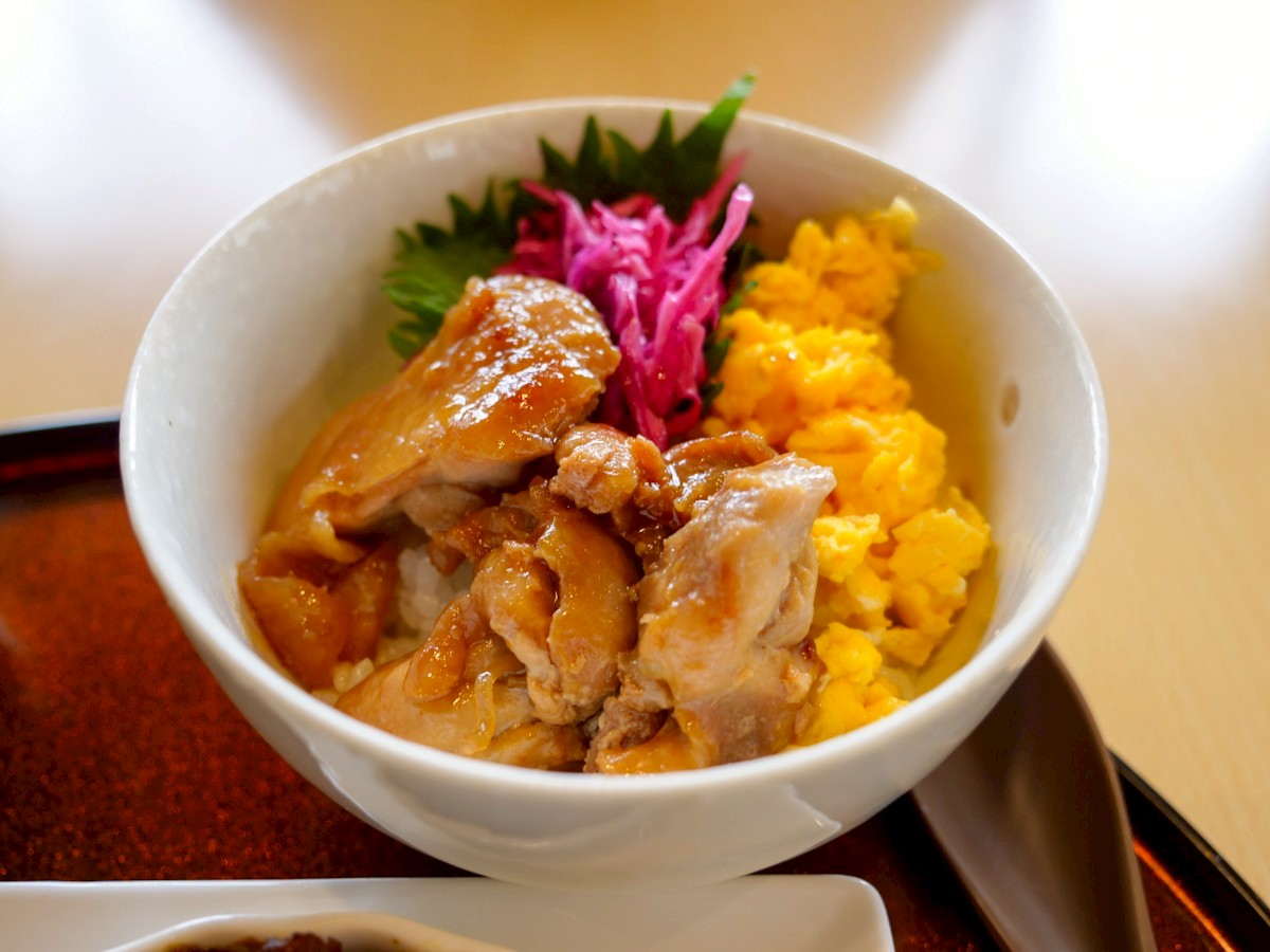 あじっこ　とりてりやきき丼