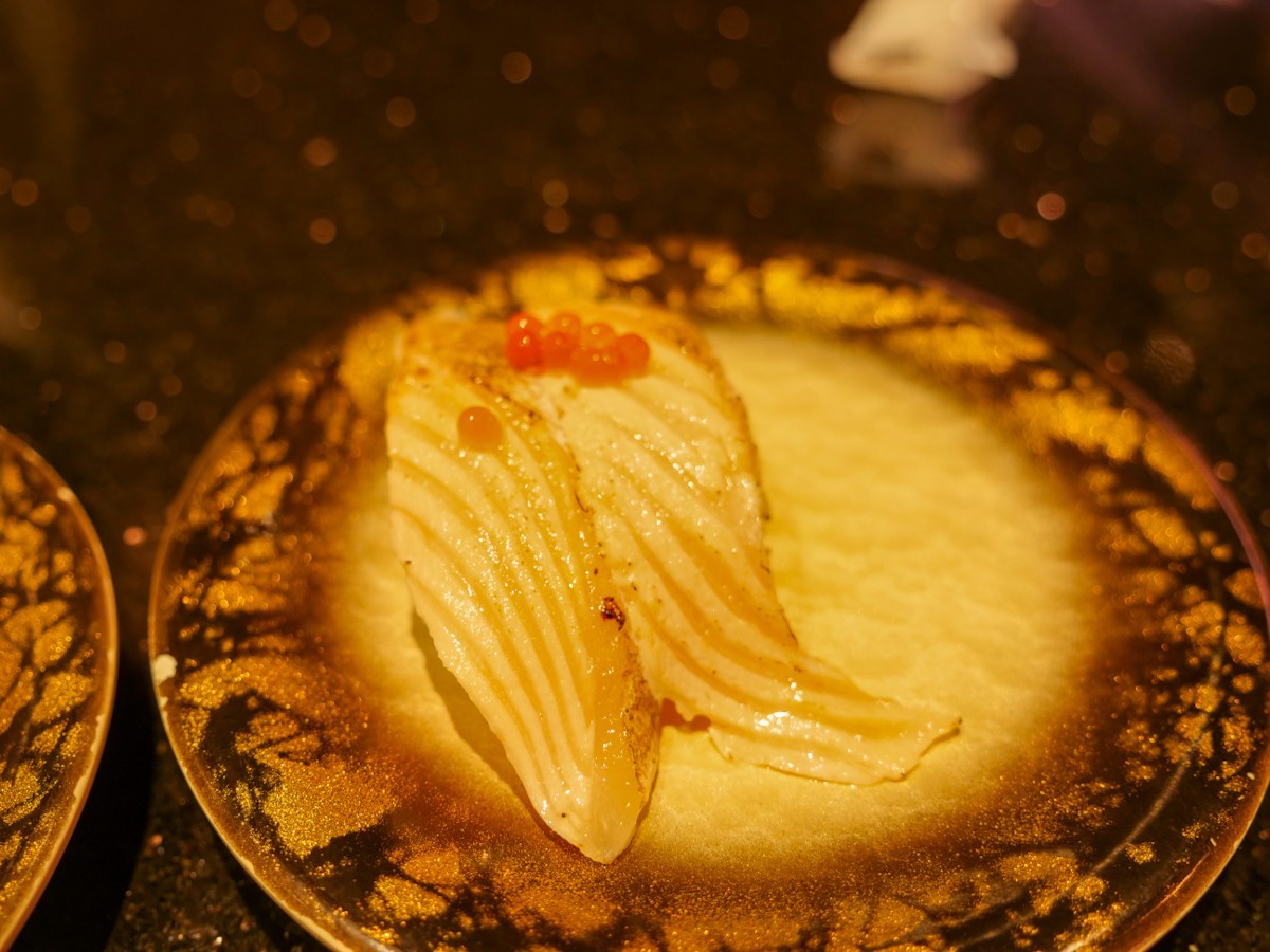 氷見 きときと寿し 黒部店　サーモンとろ塩炙り