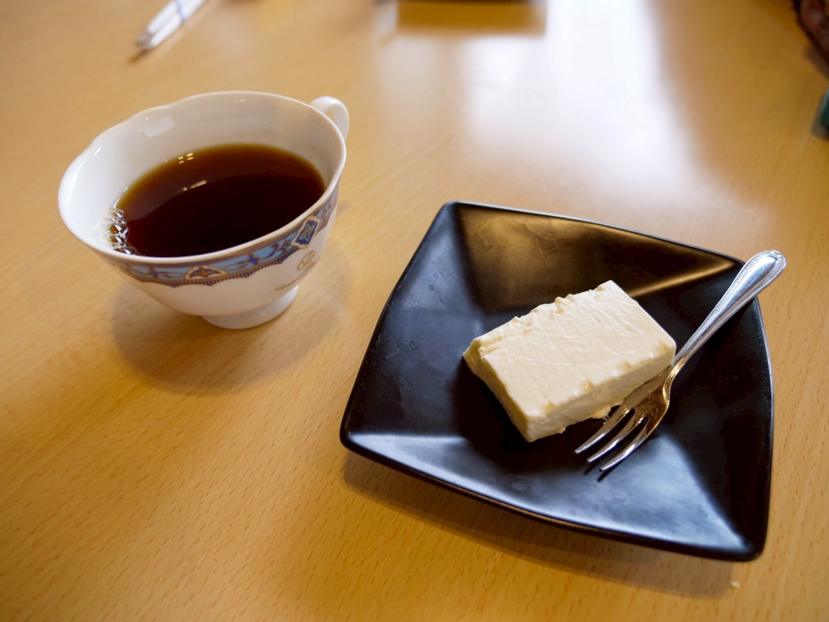 あじっこ　食後のデザートとコーヒー