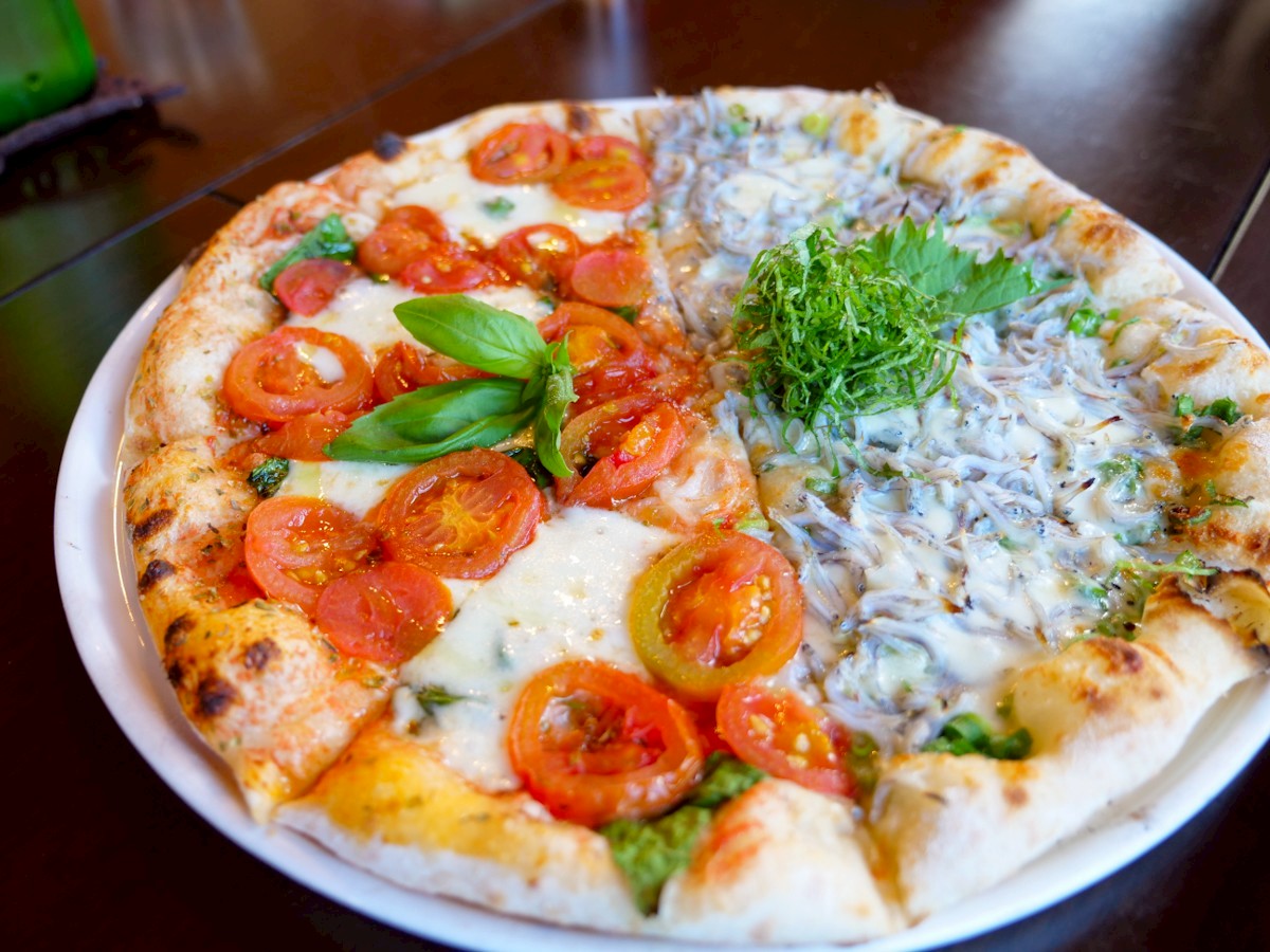 ビブラビブレ　ハーフ&ハーフオリジナルピッツァ（マルゲリータとシラス）