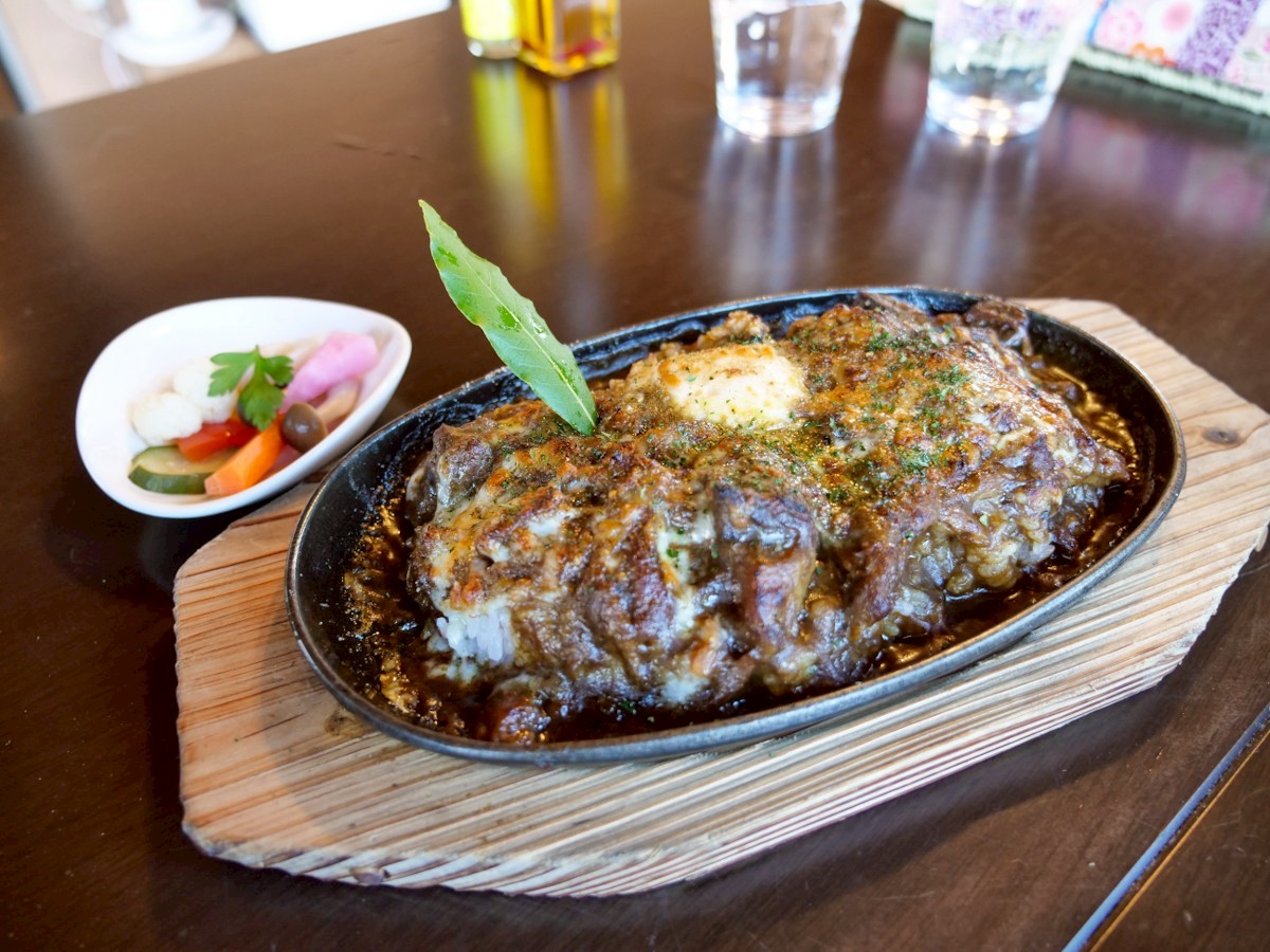 ビブラビブレ　トロトロ牛すじ焼きカレー