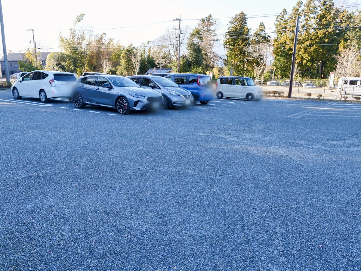 とらや工房 駐車場