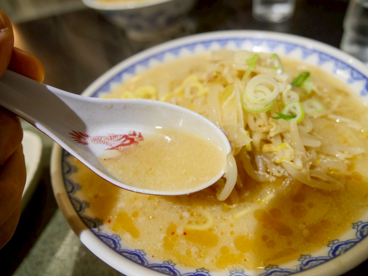 食堂ニューミサ スープの様子