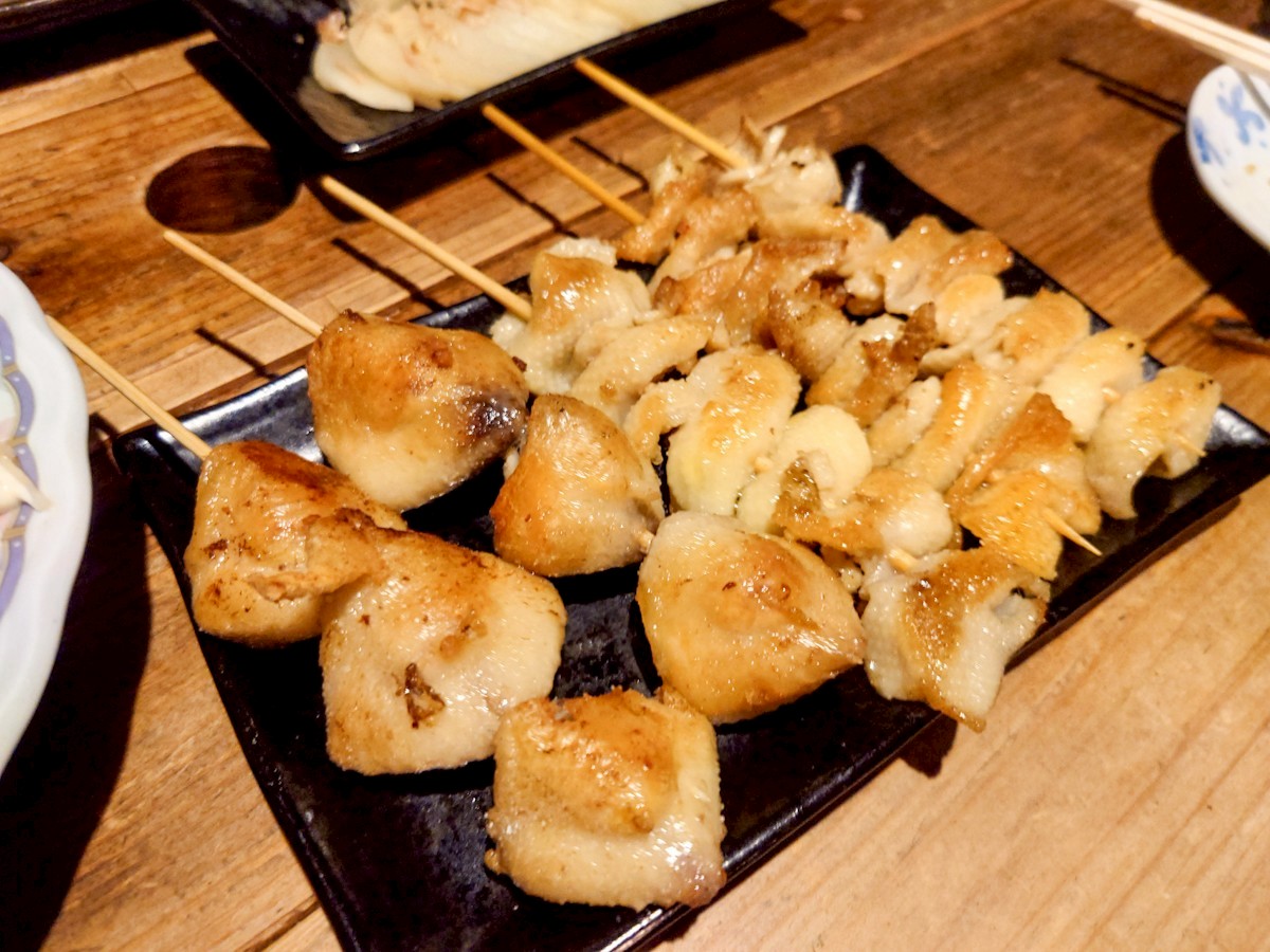 炭家 ぼんじりと皮串