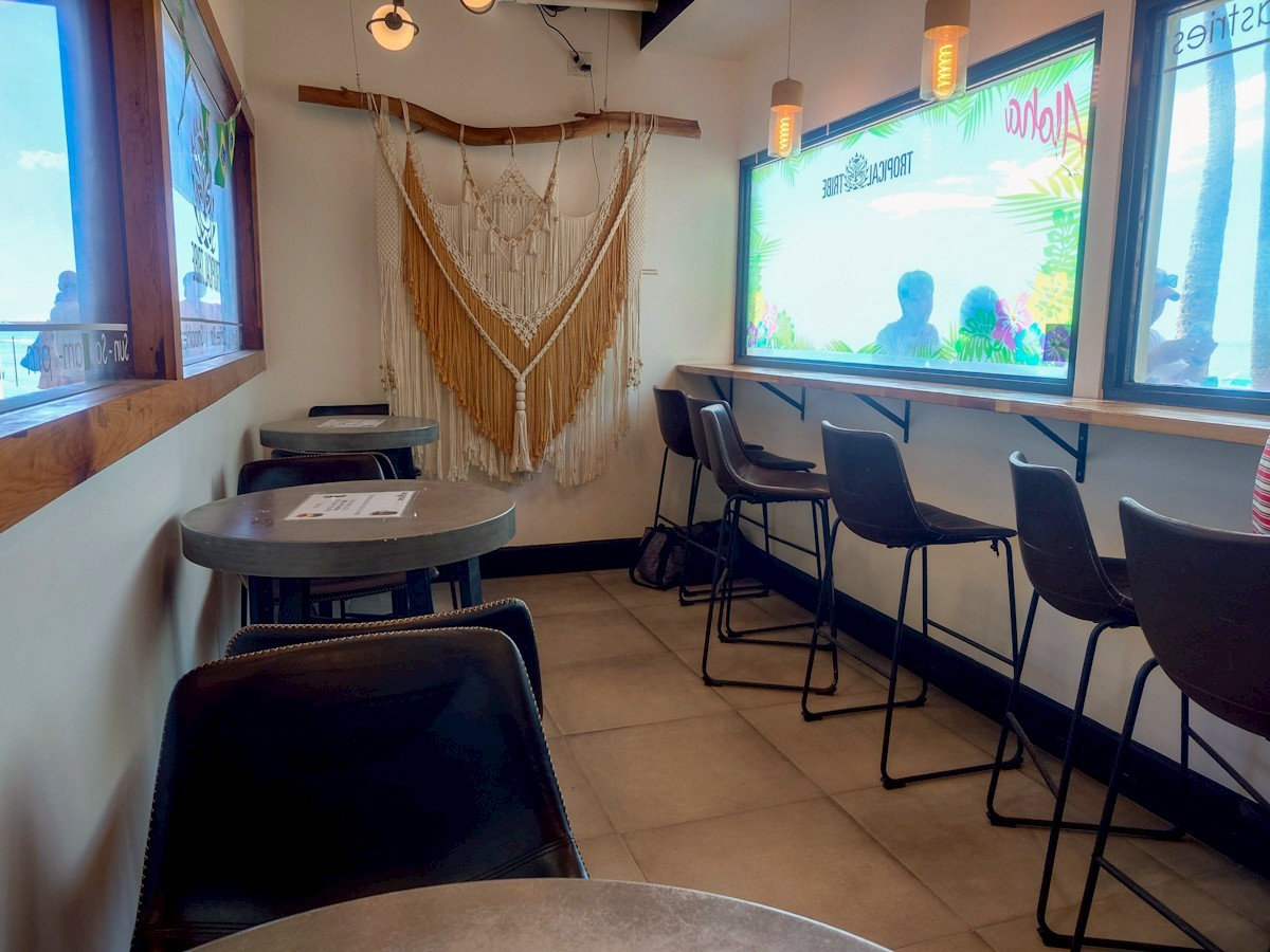 Tropical Tribe　イートインスペース