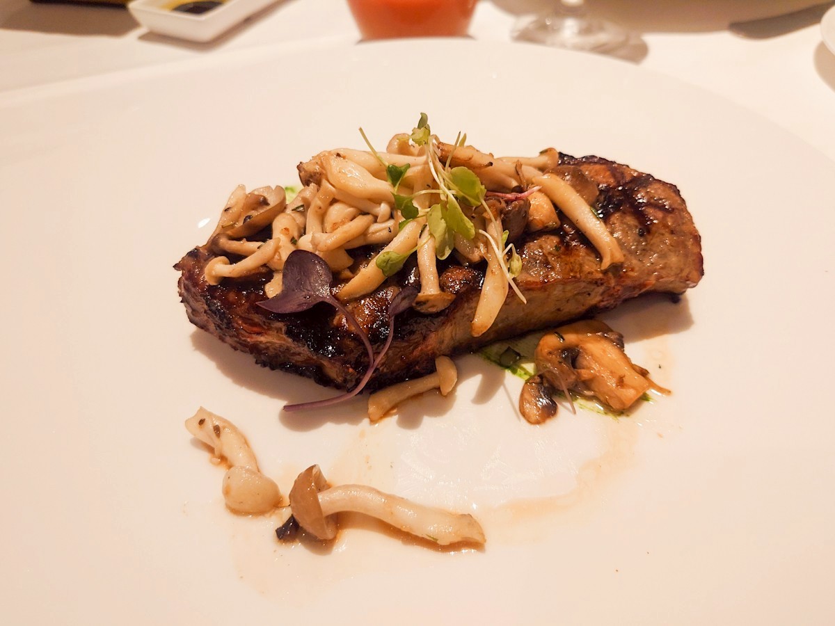 オーキッズ　コース料理のメインのステーキ