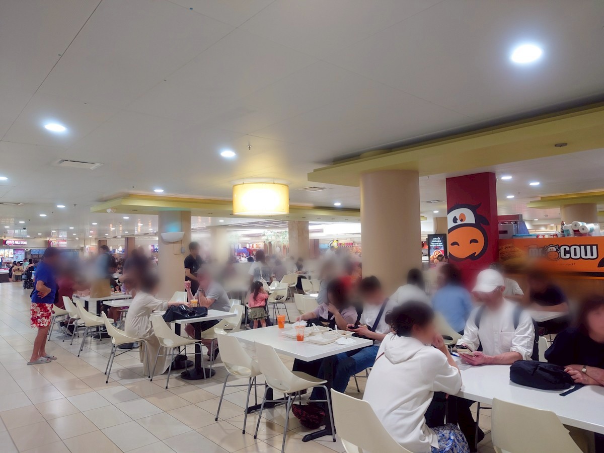 ステーキ&フィッシュ・カンパニー　お店が入っているフードコートの様子