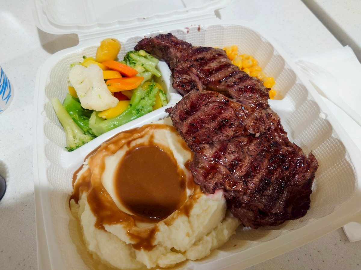 ステーキ&フィッシュ・カンパニー　8oz Ribeye Steak ミディアムレア