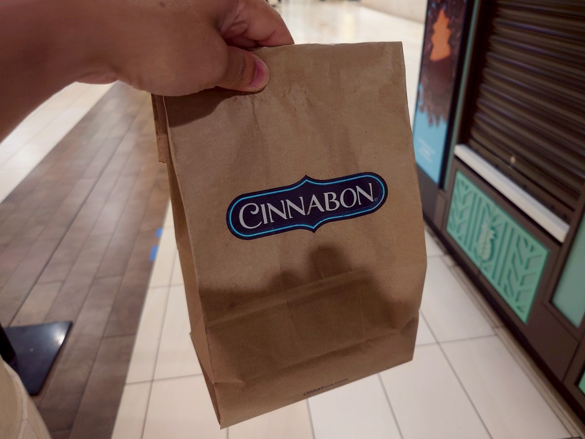 シナボン　商品が入った袋